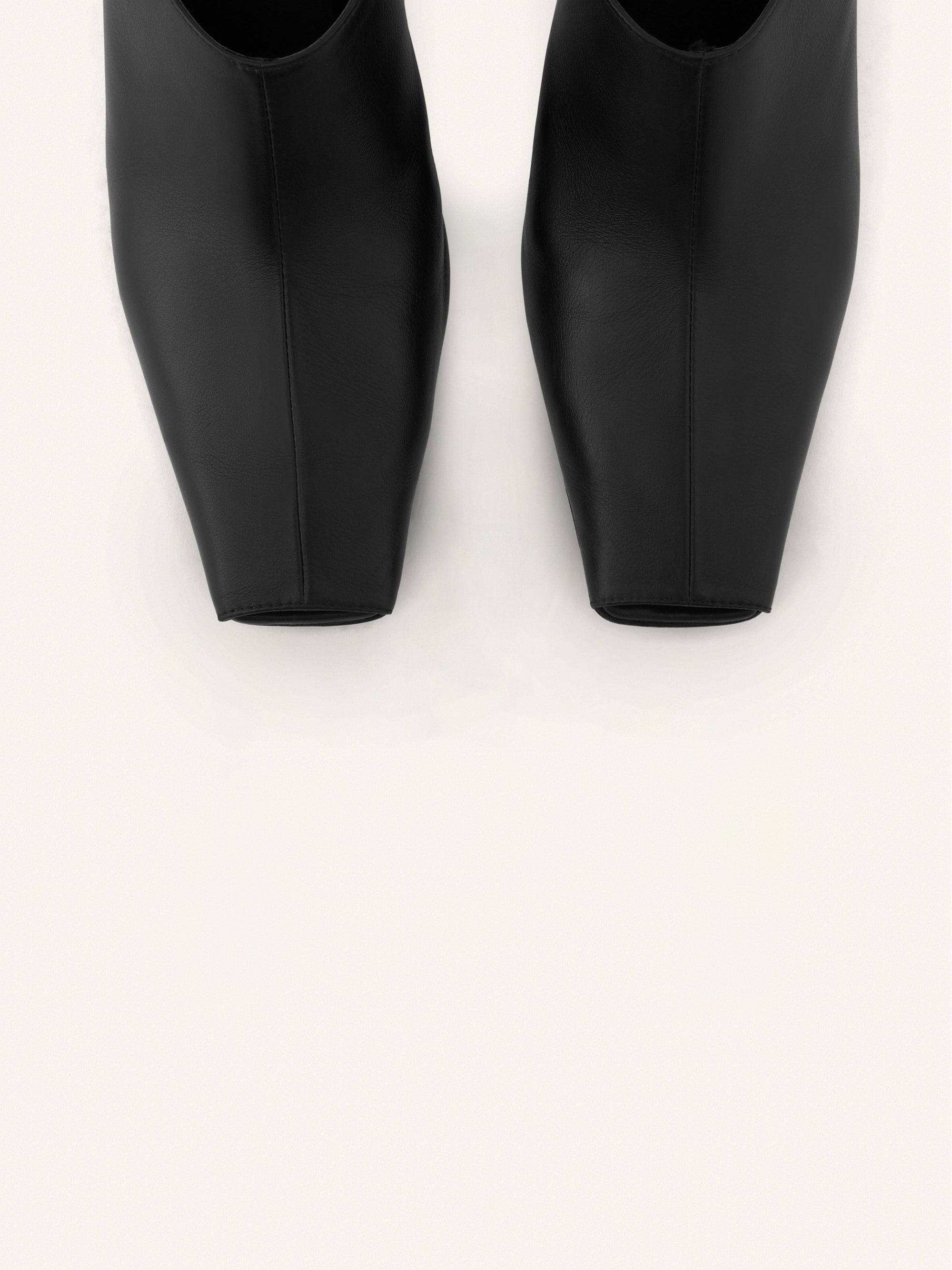 Sleek leather Mules - Black