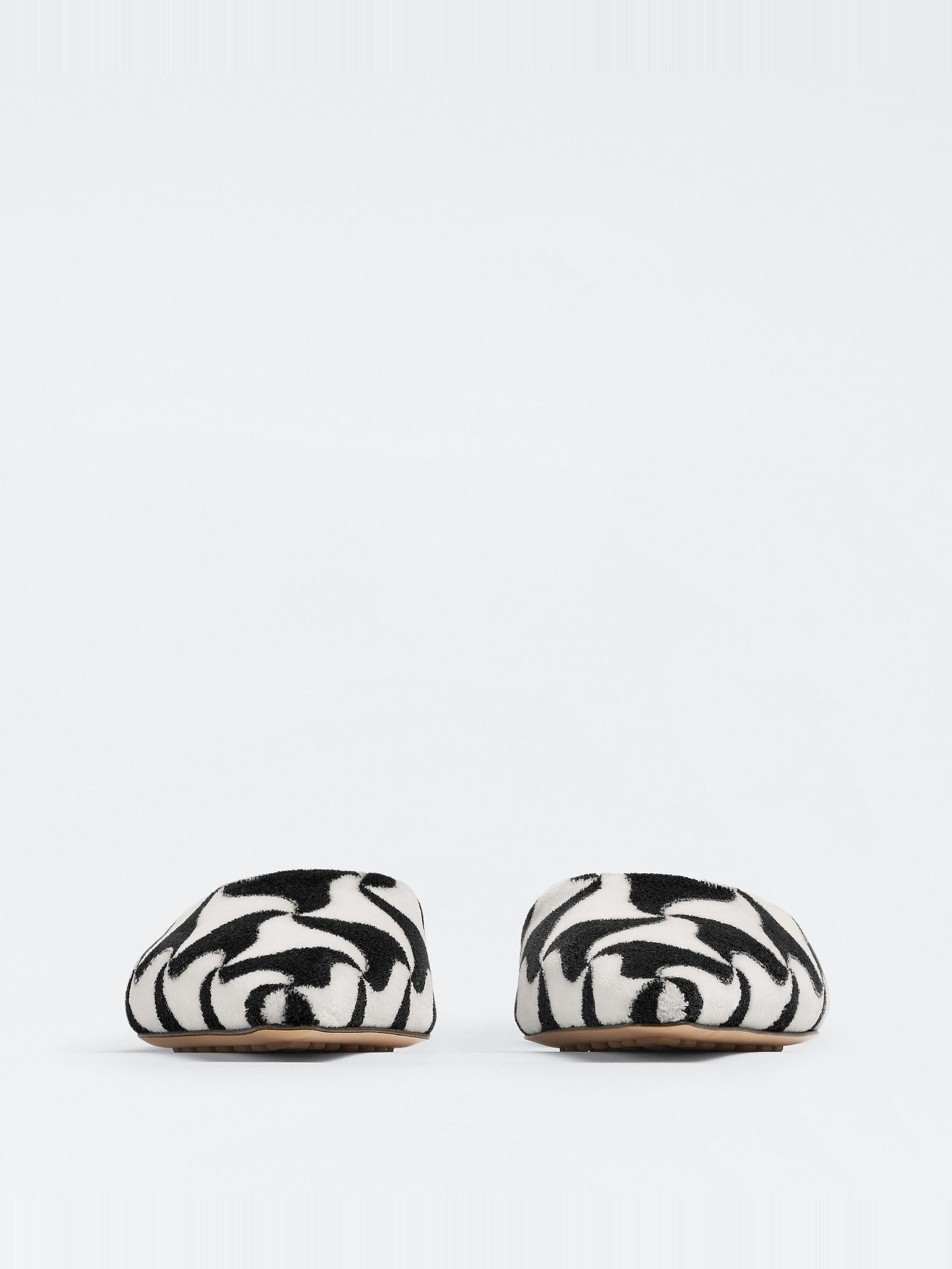 Point black & optic white Slippers - Black & Optic White