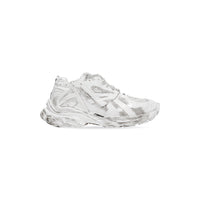 Runner Sculpture - White