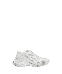 RUNNER / Runner Sculpture - White