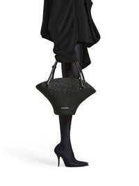 Beach black Medium Tote Bag - Black & Vrv