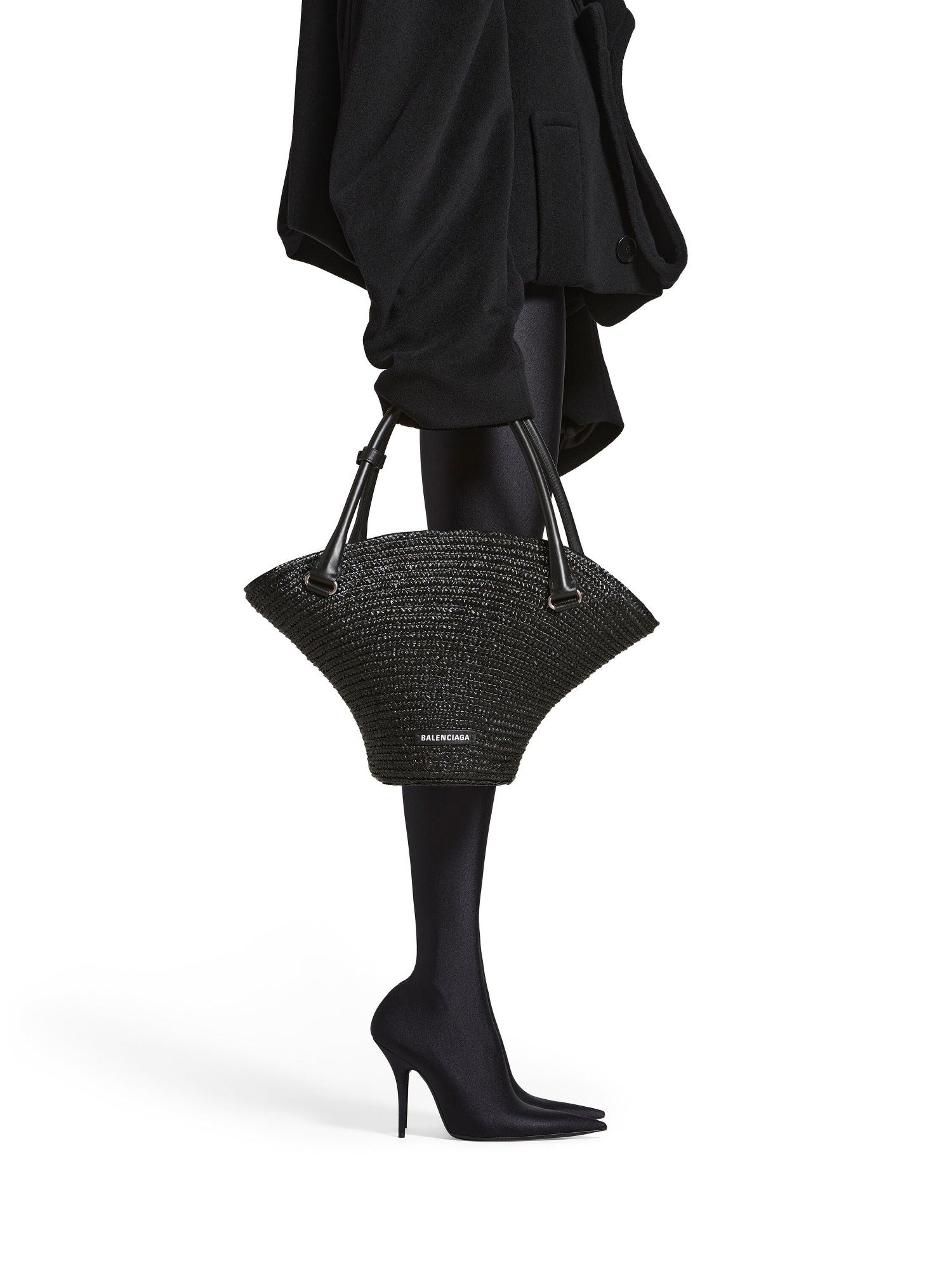 Beach black Medium Tote Bag - Black & Vrv