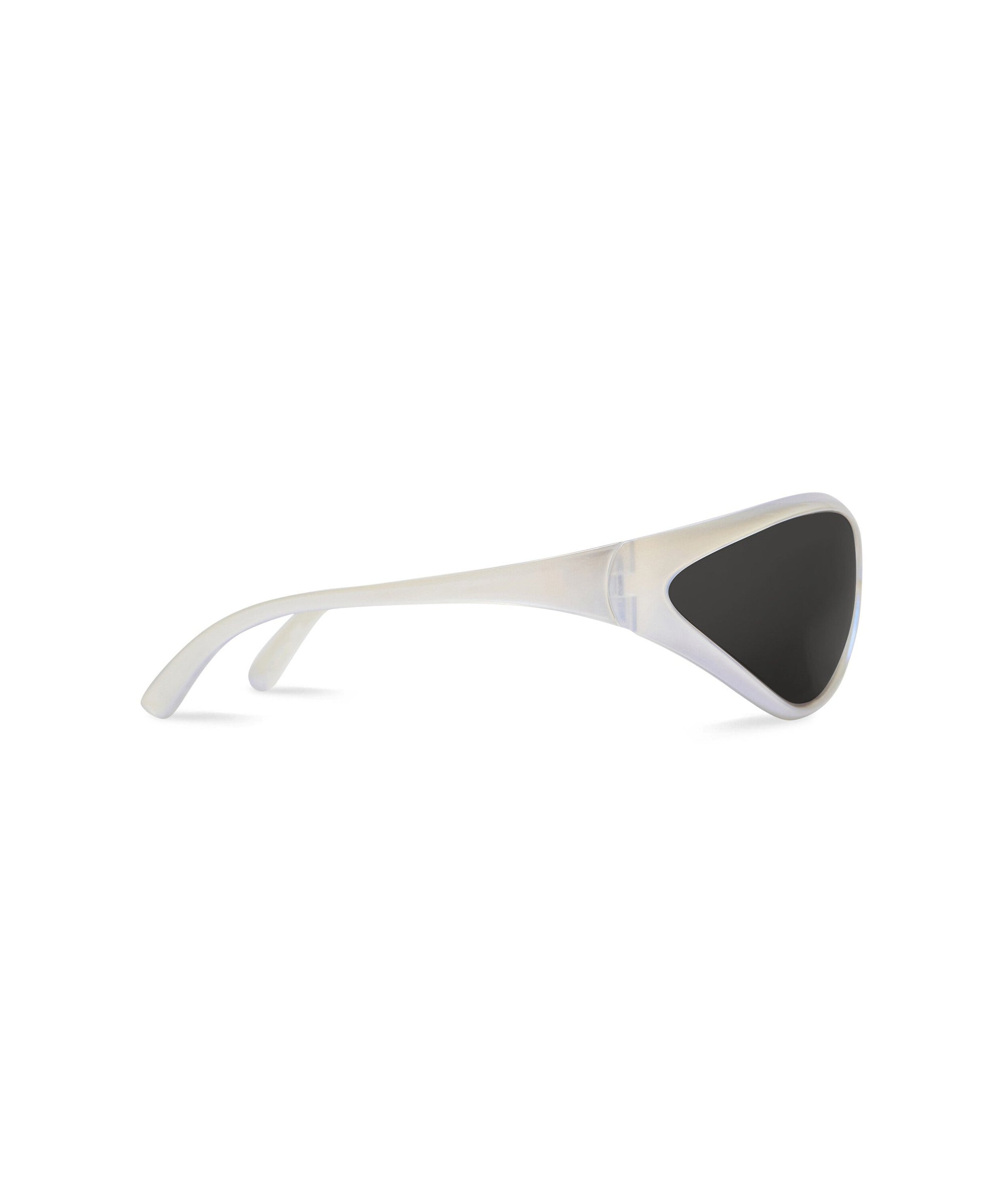 90s Oval Sunglasses - Iridescent Crystal