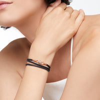 Nodo bracelet with 9k rose gold clasp and end hardware, Cord in black leather - Rose Gold