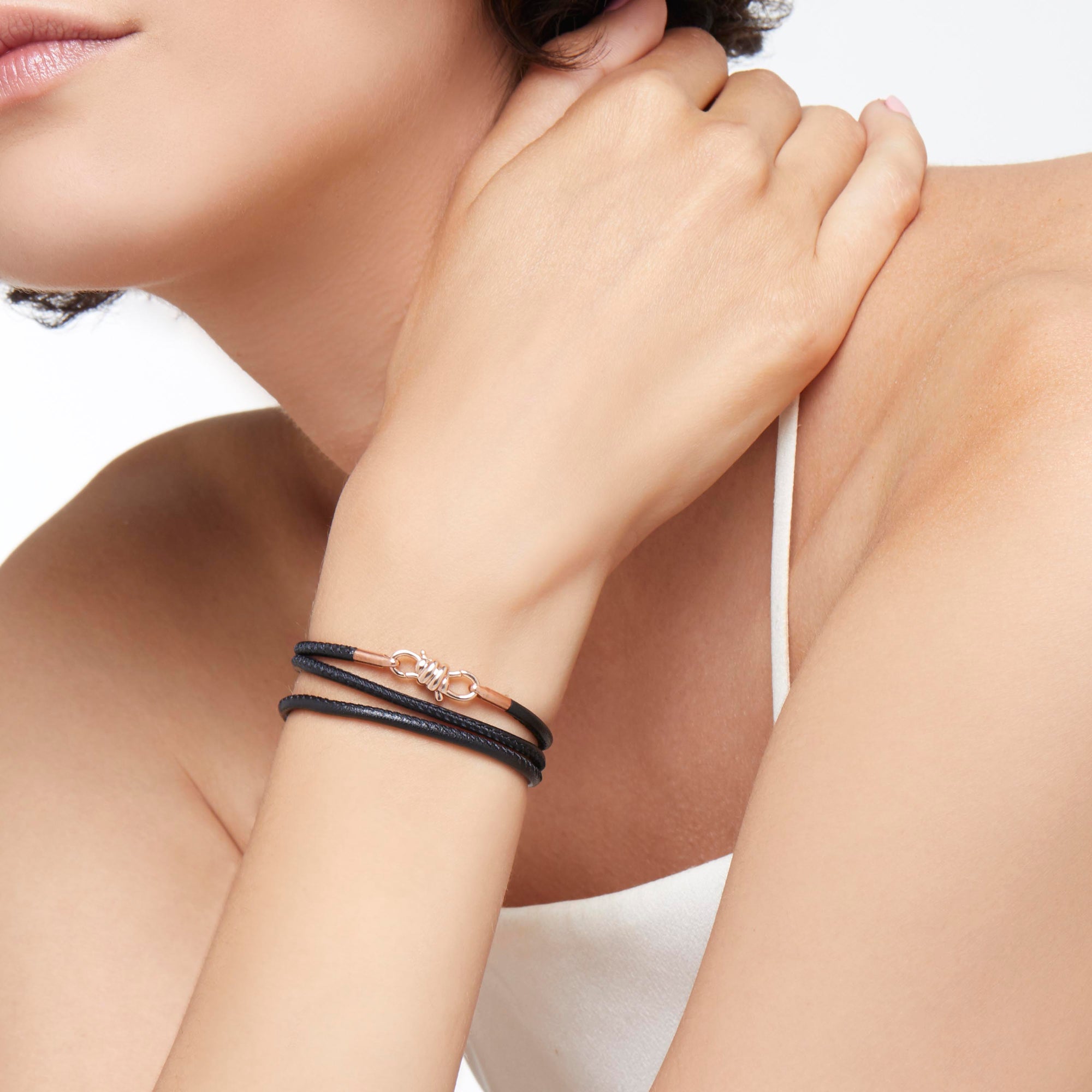 Nodo bracelet with 9k rose gold clasp and end hardware, Cord in black leather - Rose Gold