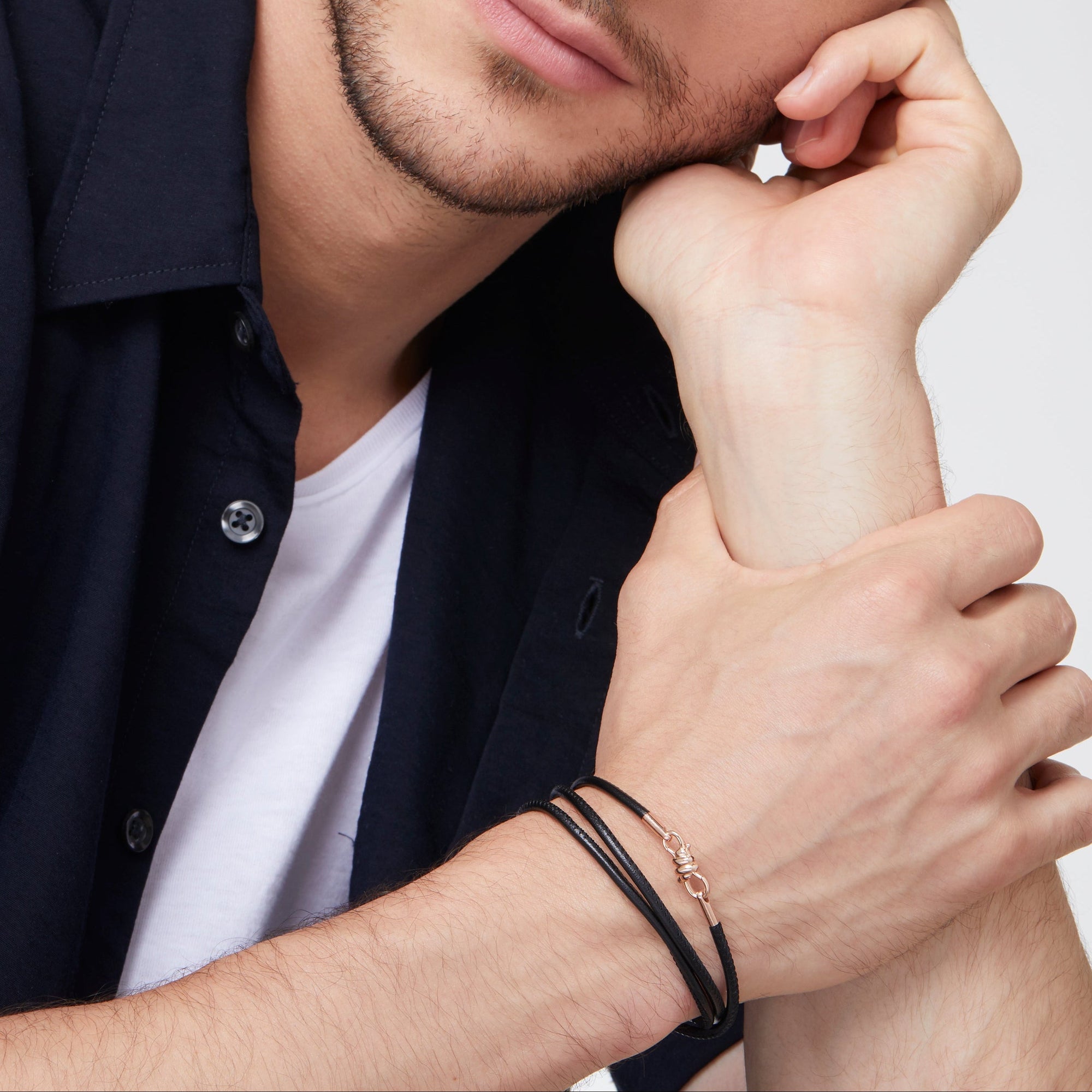 Nodo bracelet with 9k rose gold clasp and end hardware, Cord in black leather - Rose Gold
