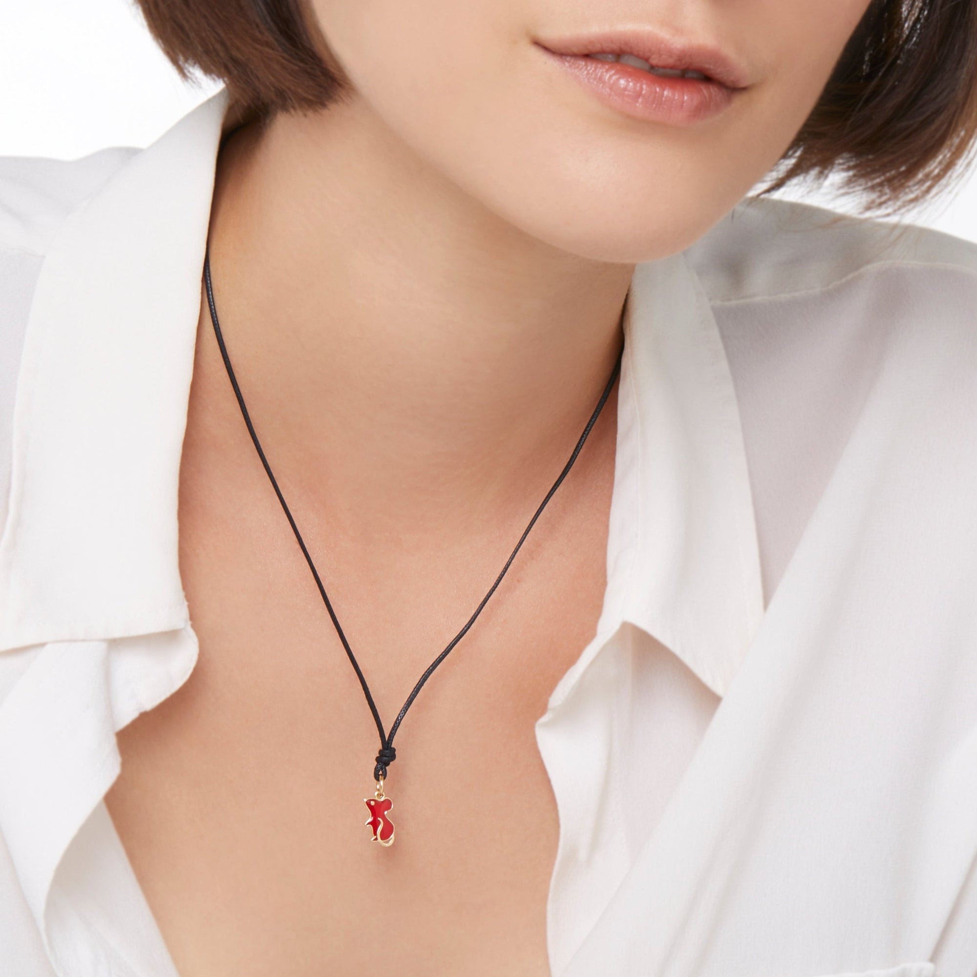 Mouse charm in 18k yellow gold and red enamel Black cord included - Yellow Gold