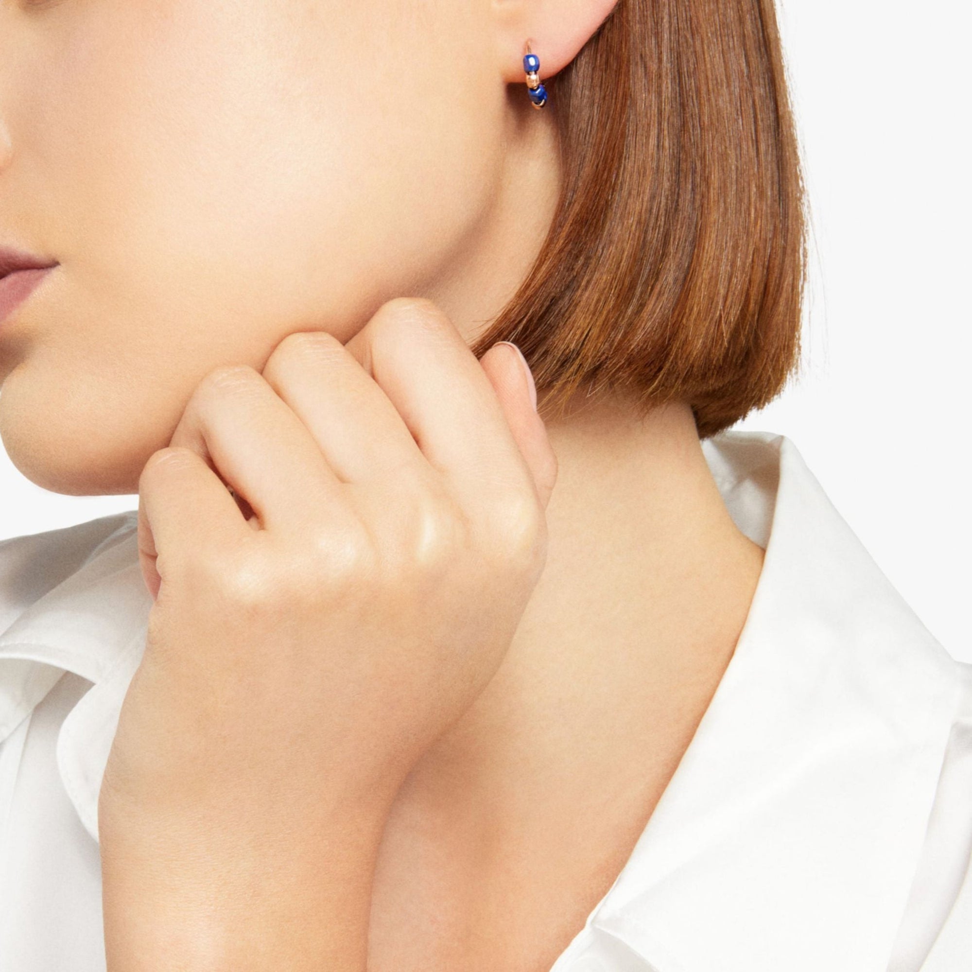 Small open circle earrings in 9K rose gold with mini granelli in 9K rose gold and blue ceramic Sold as a pair - Rose Gold